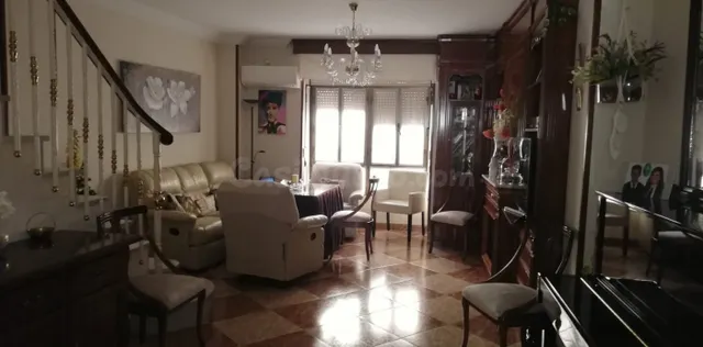 CASA CON COCHERA DOBLE