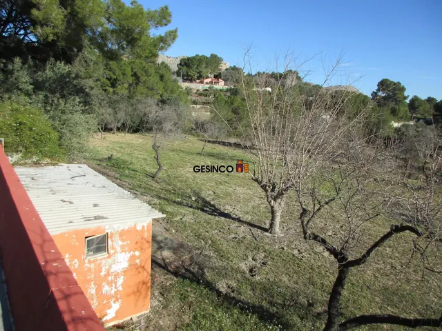 CHALET DE ORIGEN BIEN CONSERVADO CON PISCINA — 7