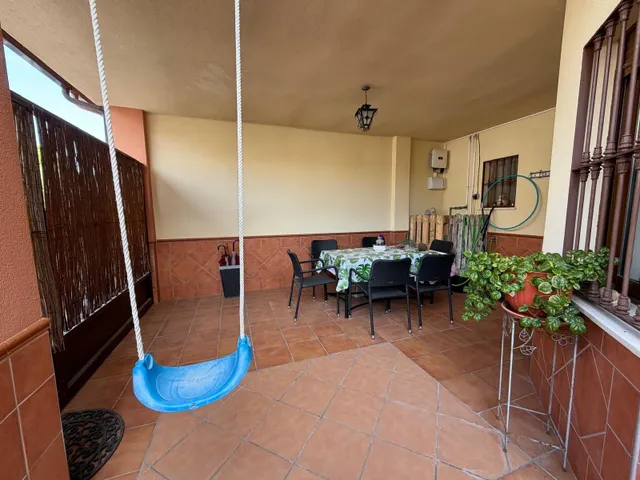 ¡Casa adosada con patio, garaje y sótano en La Victoria, Córdoba! — 48