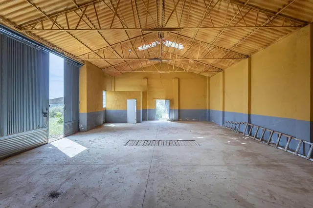 ESTUPENDO SOLAR URBANO CON NAVE EN PEDRO MARTÍNEZ — 8