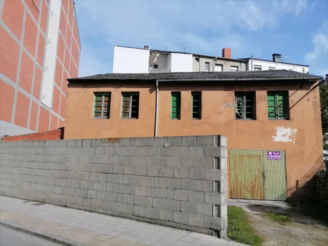 SE VENDE SOLAR EN AVENIDA PORTUGAL — 2