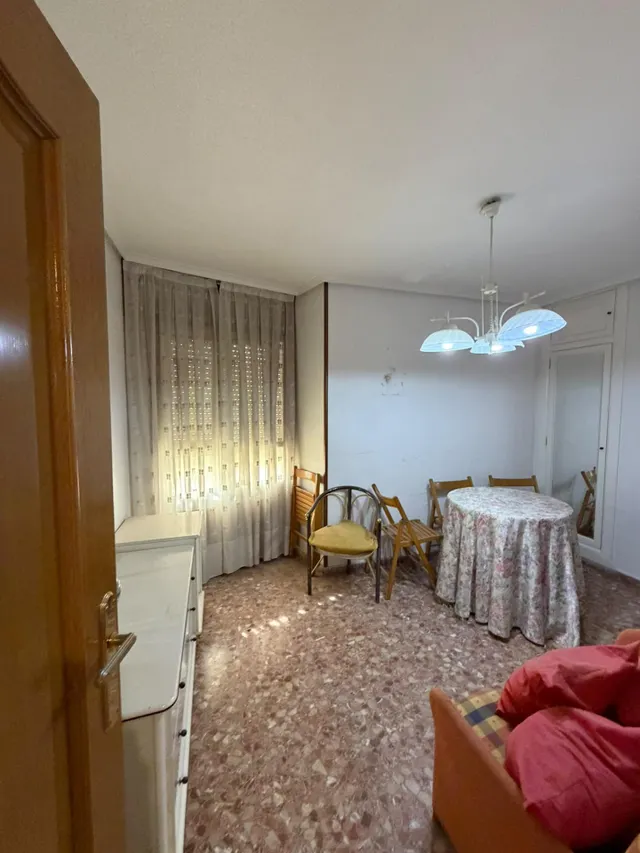 Amplio piso de 4 dormitorios con garaje y trastero junto al centro de Murcia — 9