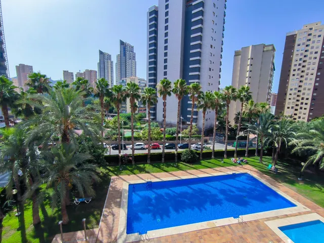 Apartamento para entrar a vivir, con parking y piscina. Zona Av Europa - Pza Triangular www.inmobiliarialesdune.com — 2