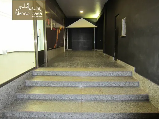 Emblemático local de 1.000m2 en el centro de Carballo por 1.300€/mes — 30