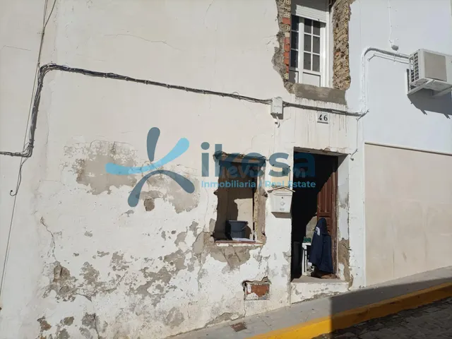 Casa adosada para reformar en El Coronil - Sevilla