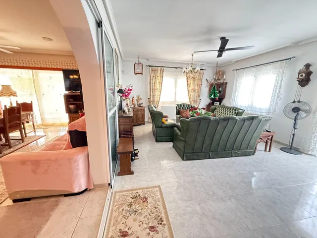 Impresionante Chalet Independiente en El Chaparral, Torrevieja — 50