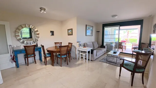 Apartamento de planta baja de esquina con 2 dormitorios con jardin y vistas parciales al mar — 11