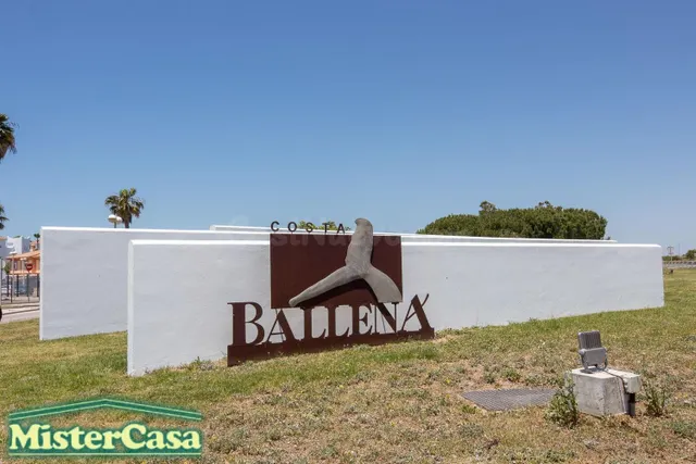 Exclusiva !!casa adosada en esquina con patio privado, piscina y aparcamiento propio en costa ballena, Rota — 4