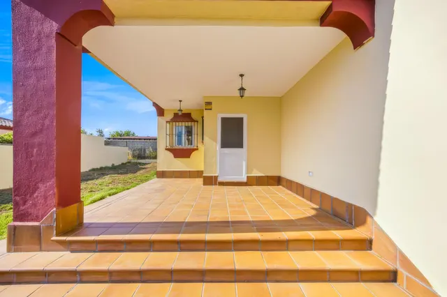 Chalet  Familiar en Zona La Dehesilla;  Tranquila y Accesible — 15