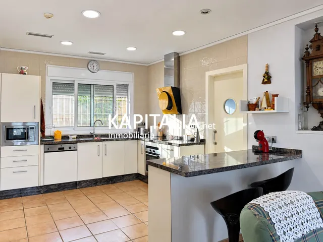 Chalet en VENTA en San Cristóbal, Alberic, con piscina privada cubierta, jardín y parcela de más de 1.000 m2 — 21