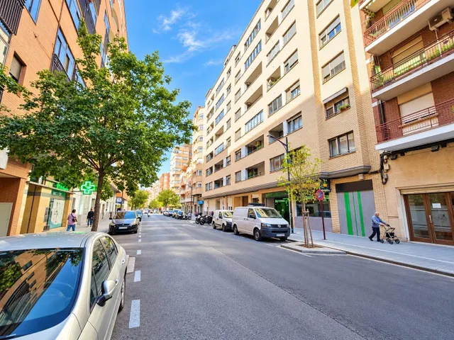 Amplio apartamento en el centro, con patio privado, garaje y trastero — 18