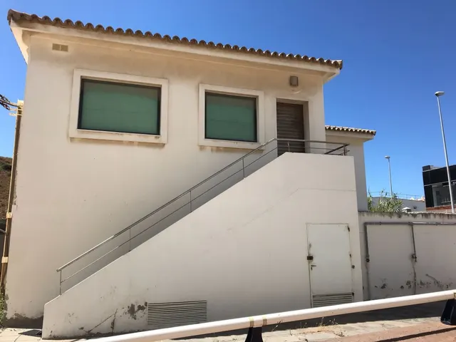 Se vende parcela con nave — 20