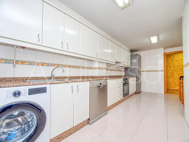 Piso en venta de 2 dormitorios y 2 baños con garaje y traste