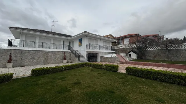 SE VENDE CHALET INDEPENDIENTE EN MEDINA DE POMAR-BURGOS.