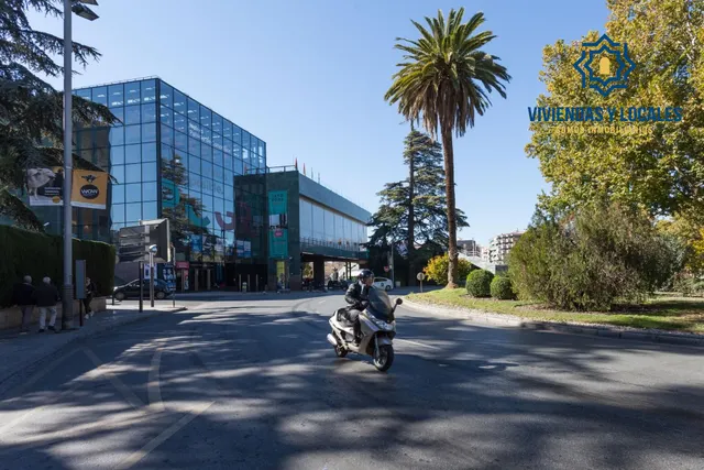 Local comercial en venta en calle agustina de aragón — 28