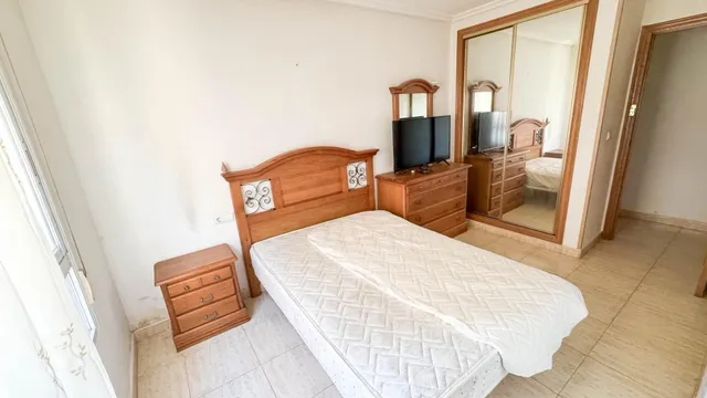 Apartamento con terraza, Alicante, Torrevieja. 3 habitaciones, 88 m2, 700 metros al mar — 7