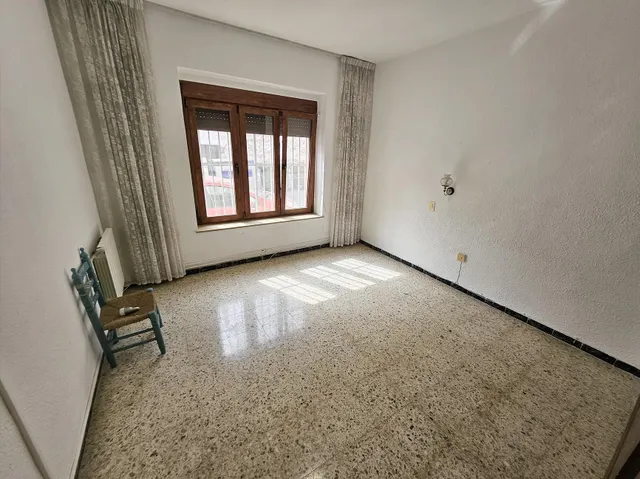 Se vende casa en casco antiguo de Oropesa, detrás del ayuntamiento. Casa con fachada a 3 calles — 12