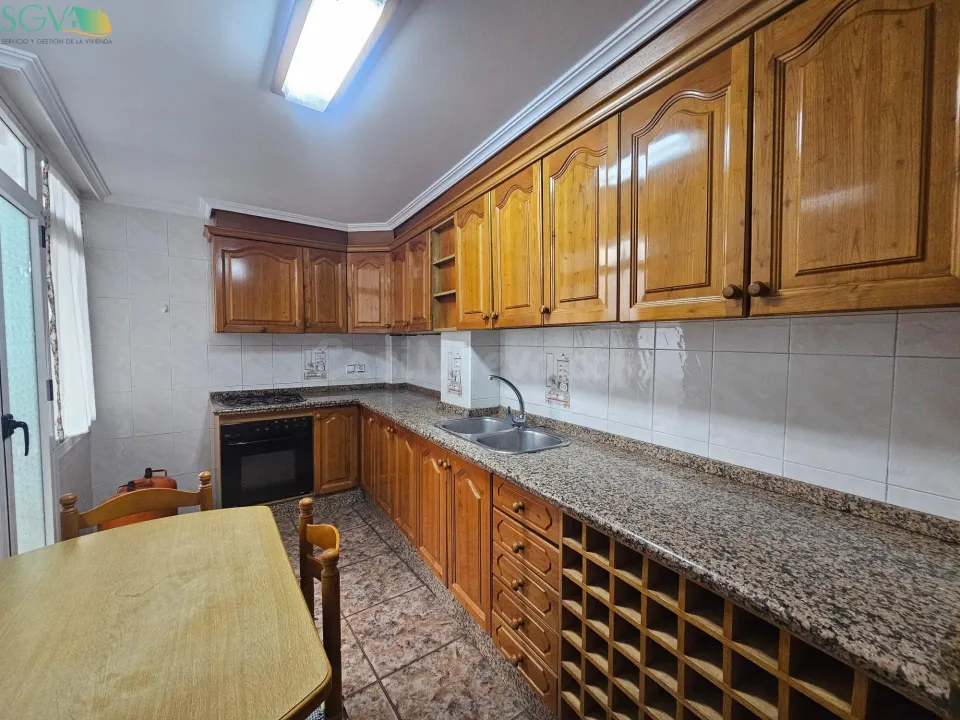 SE VENDE SEGUNDO PISO EN EL CENTRO DE NOVELDA - ALICANTE
