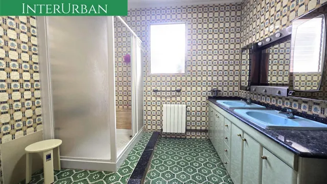 Oportunidad - Amplia casa de 197 m2 con 4 dormitorios y terraza en Benissanó — 21