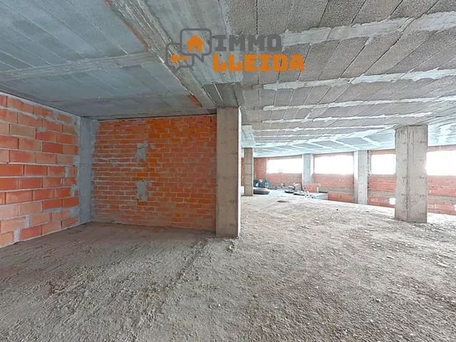 OPORTUNIDAD Local comercial de 2 plantas en Balaguer — 18