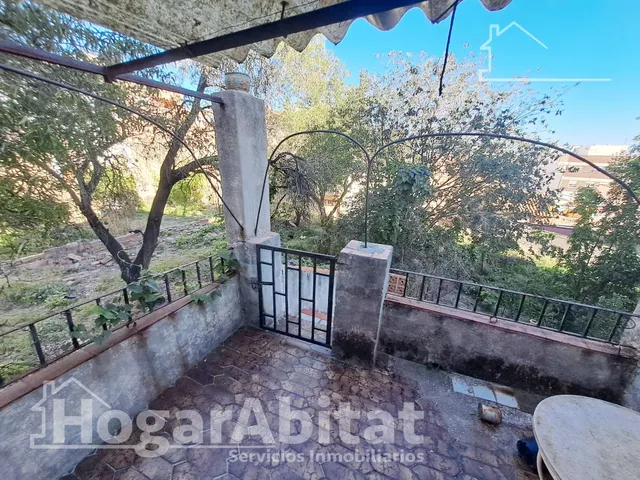 AMPLIA CASA CON 2 TERRAZAS PARA REFORMAR EN EL CENTRO — 26