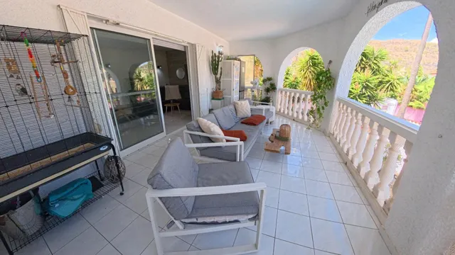 Chalet independiente de 4 habitaciones con piscina divida en dos plantas individuales — 16