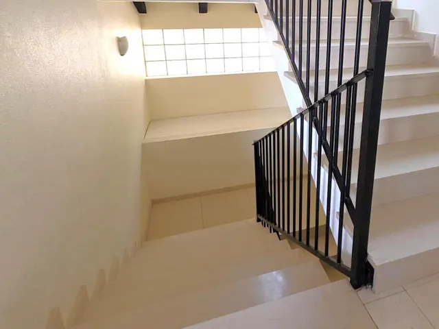Magnífica y espaciosa casa adosada de 4 plantas (aprox. 176 m2). Varias terrazas y gran zona de piscina comunitaria. Cerca de campos de golf, La Zenia Boulevard, y a poco más de 5 km de las playas. — 23