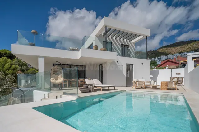 Espectacular villa de nueva construcción con vistas panorámi