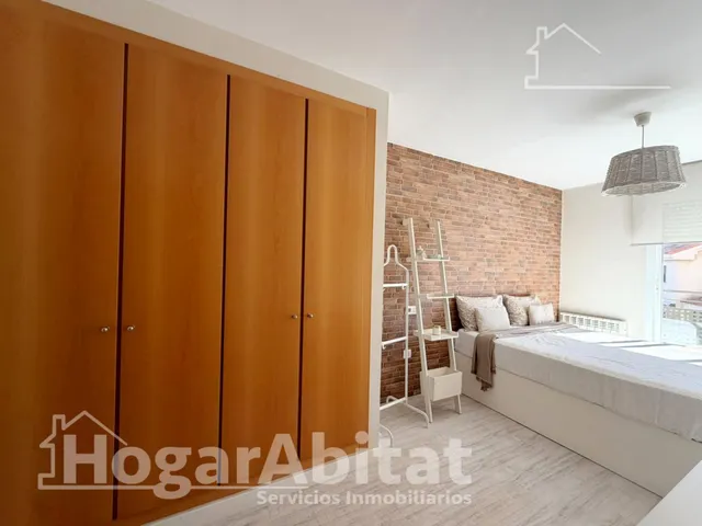 Excelente ubicación y reforma integral en este luminoso piso exterior con terraza, garaje y piscina comunitaria — 24