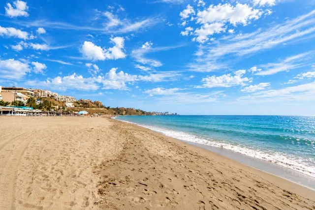 VIVIR FRENTE AL MAR EN FUENGIROLA — 45
