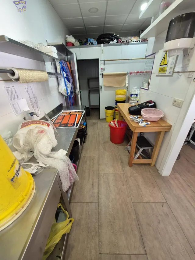 SE VENDE DOS LOCALES COMERCIALES EN ZONA EL PORTICHUELO — 10