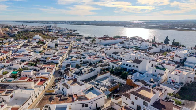 Encantadora Casa Reformada en el Corazón de Ayamonte — 3