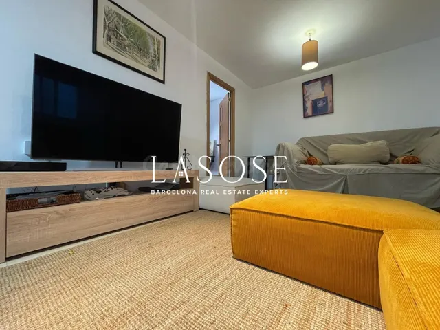 Apartamento amueblado de dos dormitorios en alquiler al lado