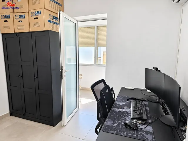 Apartamento reformado y amueblado con terraza a 300 metros de la Playa de la Rada, Estepona — 20