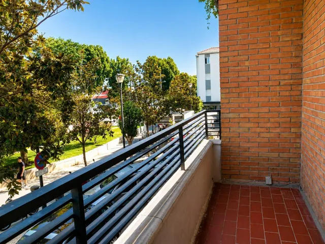 Piso en Armila junto parada de metro todo exterior. — 11