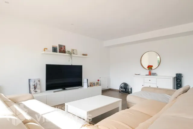 Chalet con piscina y 6 habitaciones en Can Regasol — 15