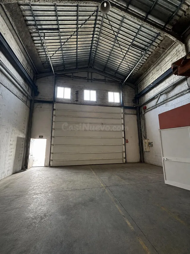 Nave industrial de gran altura en el Polígono El Torno - foto 3