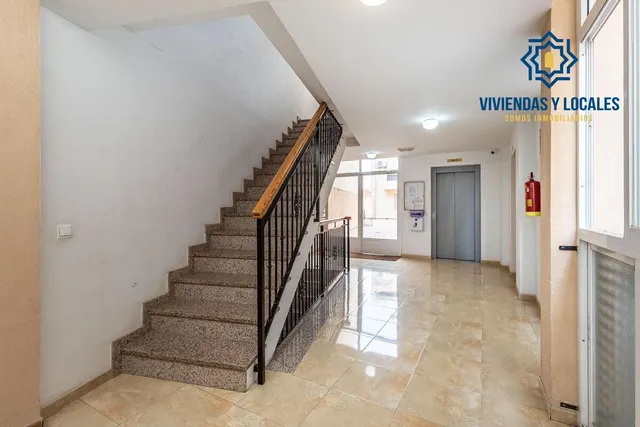 Piso en urbanización con piscina en Las Gabias — 25