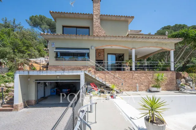 Encantadora villa con piscina y vistas panorámicas en Calong