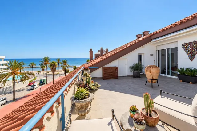 Exclusivo ático dúplex en parc de mar, frente al mediterráneo — 34