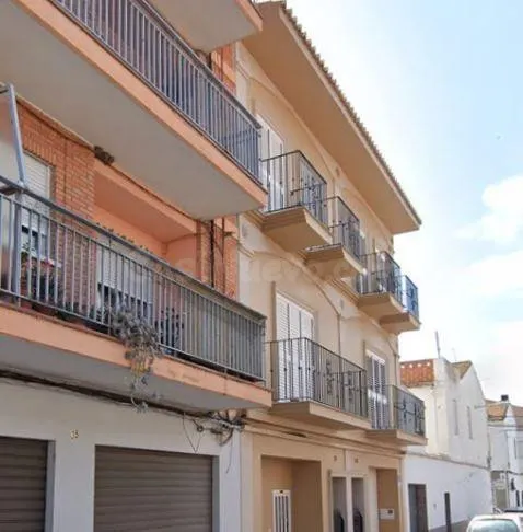 SE VENDE casa adosada OKUPA en Calle Germanes Martinez Nº 37