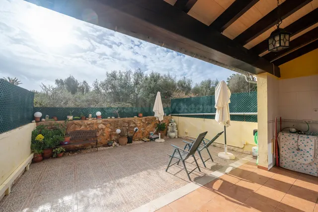 Casa adosada con terraza, garaje y 3 dormitorios en Es Llomb