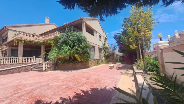 RESTAURANTE EN CABO ROIG. CON 871 M2. — 12