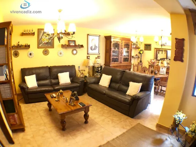 AMPLIA VIVIENDA CON ASCENSOR - ZONA CENTRO — 2