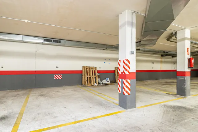 Alquiler de parking en el Coll d'en Rabassa — 8
