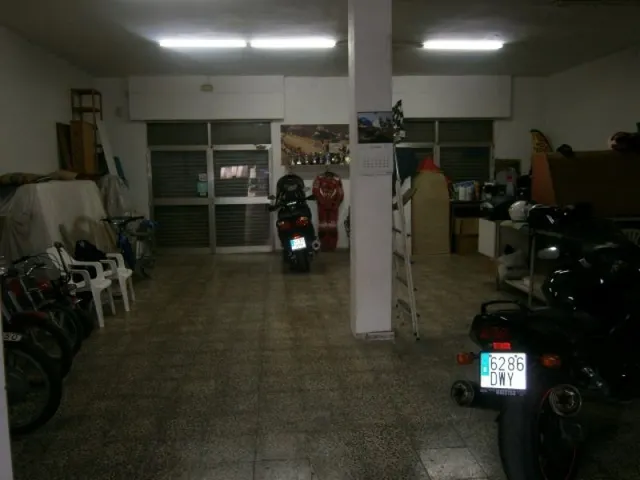 LOCAL COMERCIAL — 8