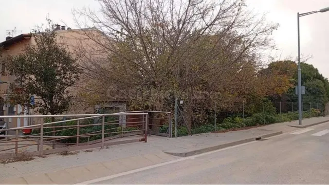 Solar muy céntrico para edificar casas o pisos - foto 3