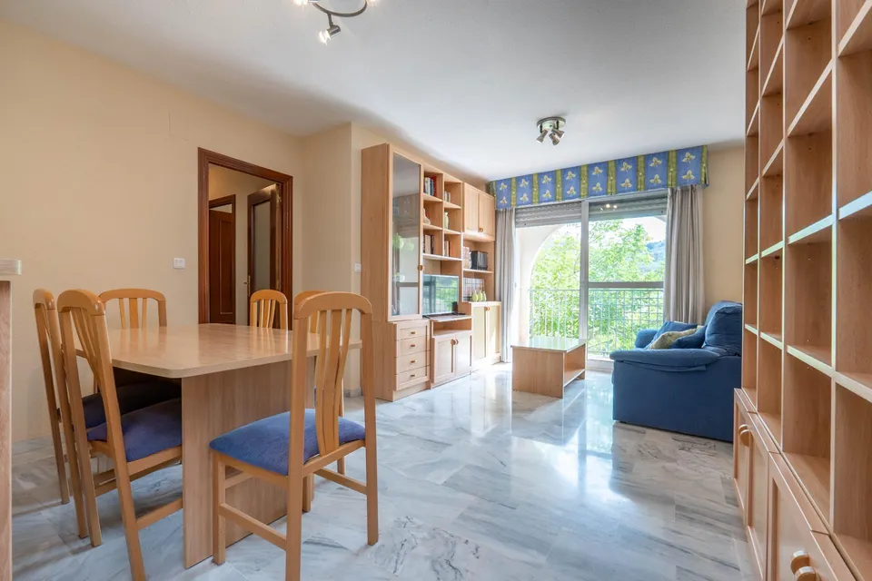 PISO DE 3 DORMITORIOS Y 2 BAÑOS CON PISCINA, GARAJE Y TERRAZA CON VISTAS DESPEJADAS EN PARQUE NUEVA GRANADA.