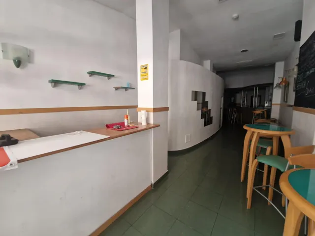 Local comercial en buen estado – Ideal para bar o cafetería — 12