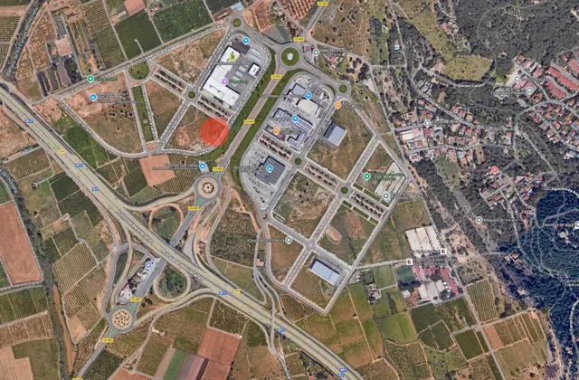 Suelo Urbano de Uso Terciario con Gran Potencial en Torrente — 2